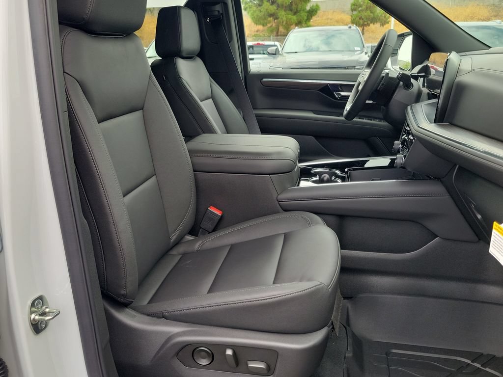 2026 Chevrolet Suburban Z71 - Photo 18
