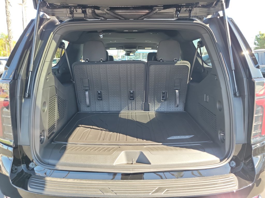 2027 Chevrolet Suburban LS - Photo 20