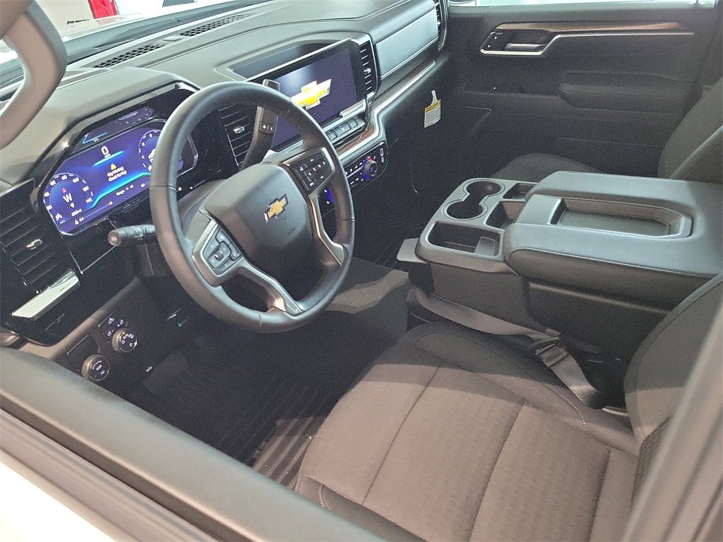 2025 Chevrolet Silverado 1500 LT photo 3
