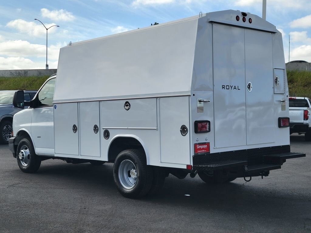 New 2026 Chevrolet Express Cutaway 3500 1WT Cutaway Van