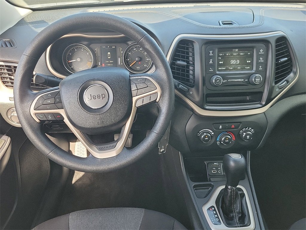 2015 Jeep Cherokee Sport photo 3