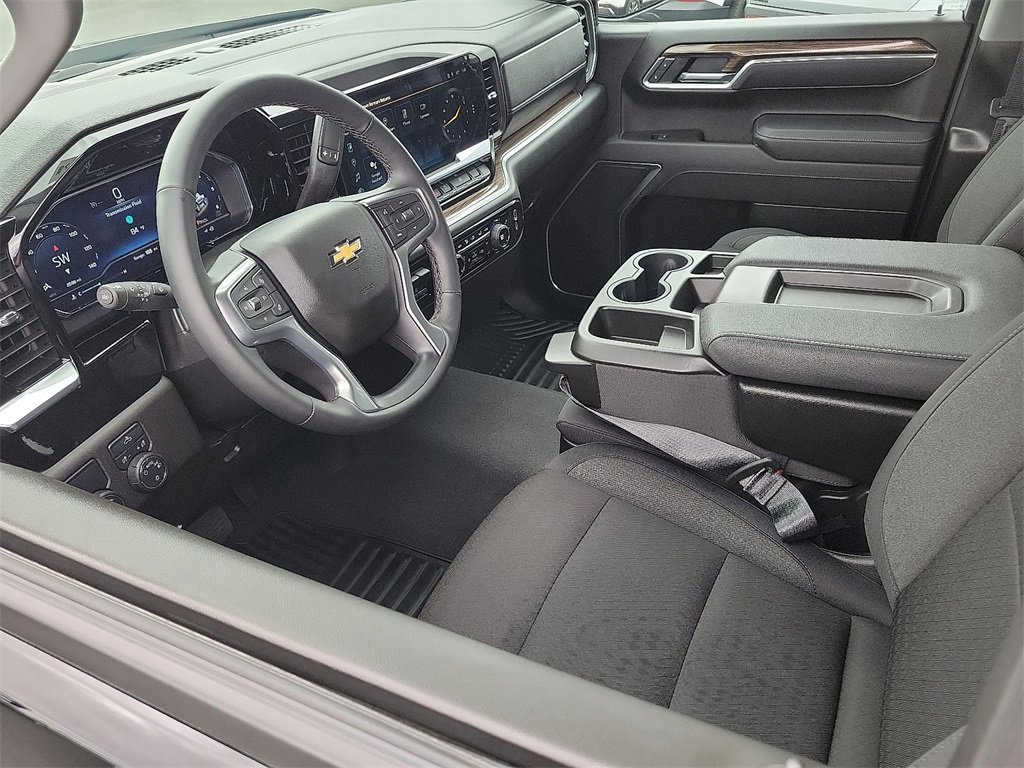 2025 Chevrolet Silverado 1500 LT photo 3