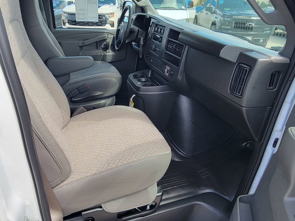 2026 Chevrolet Express Cargo Work Van - Photo 12