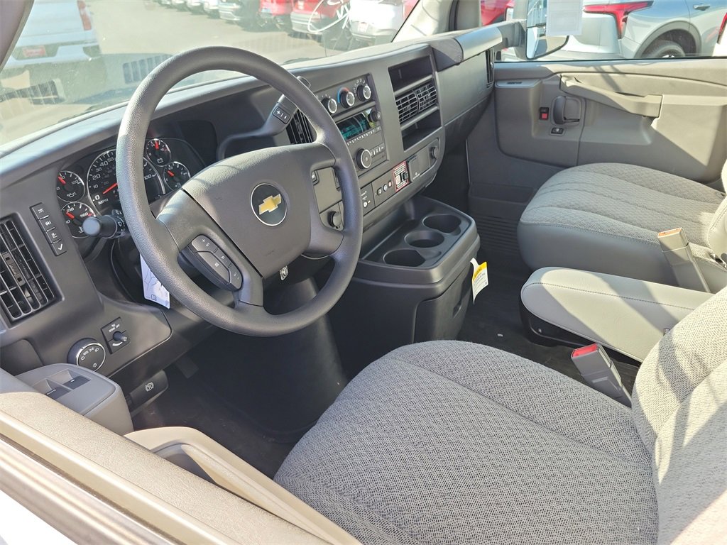 2025 Chevrolet Express 3500 Cutaway Van photo 3