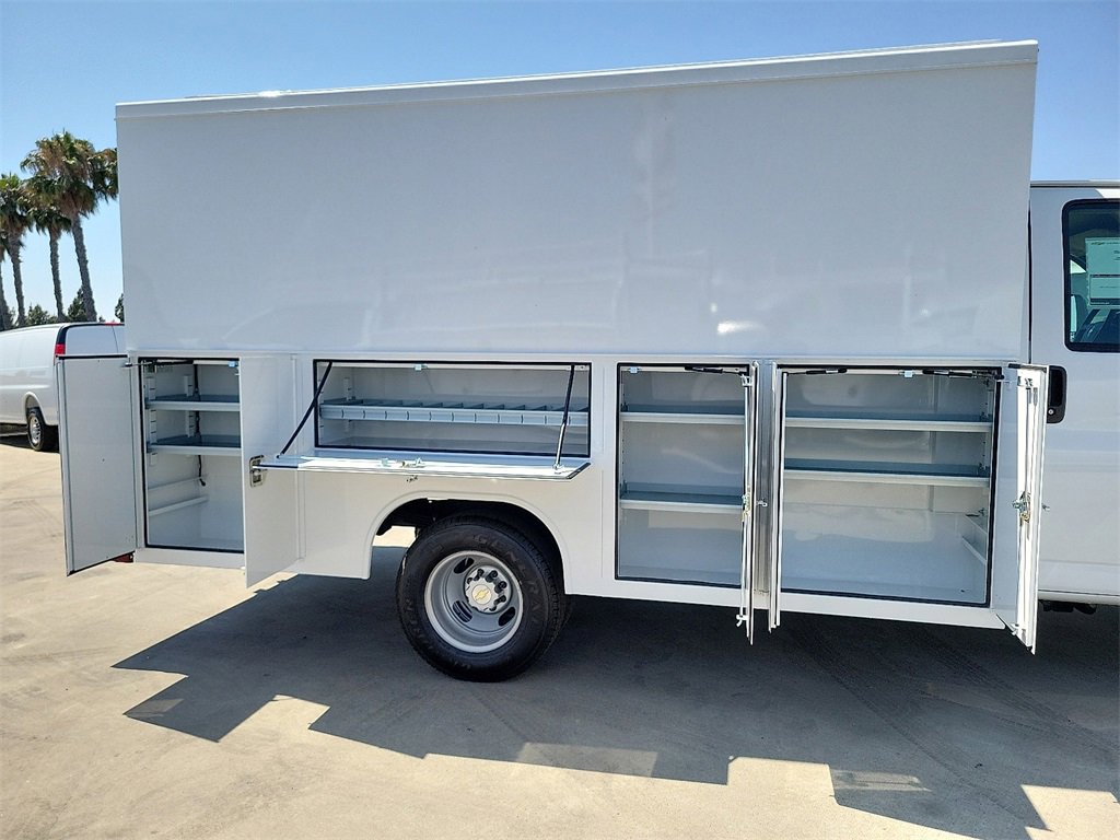 2025 Chevrolet Express Cutaway 3500 photo 4