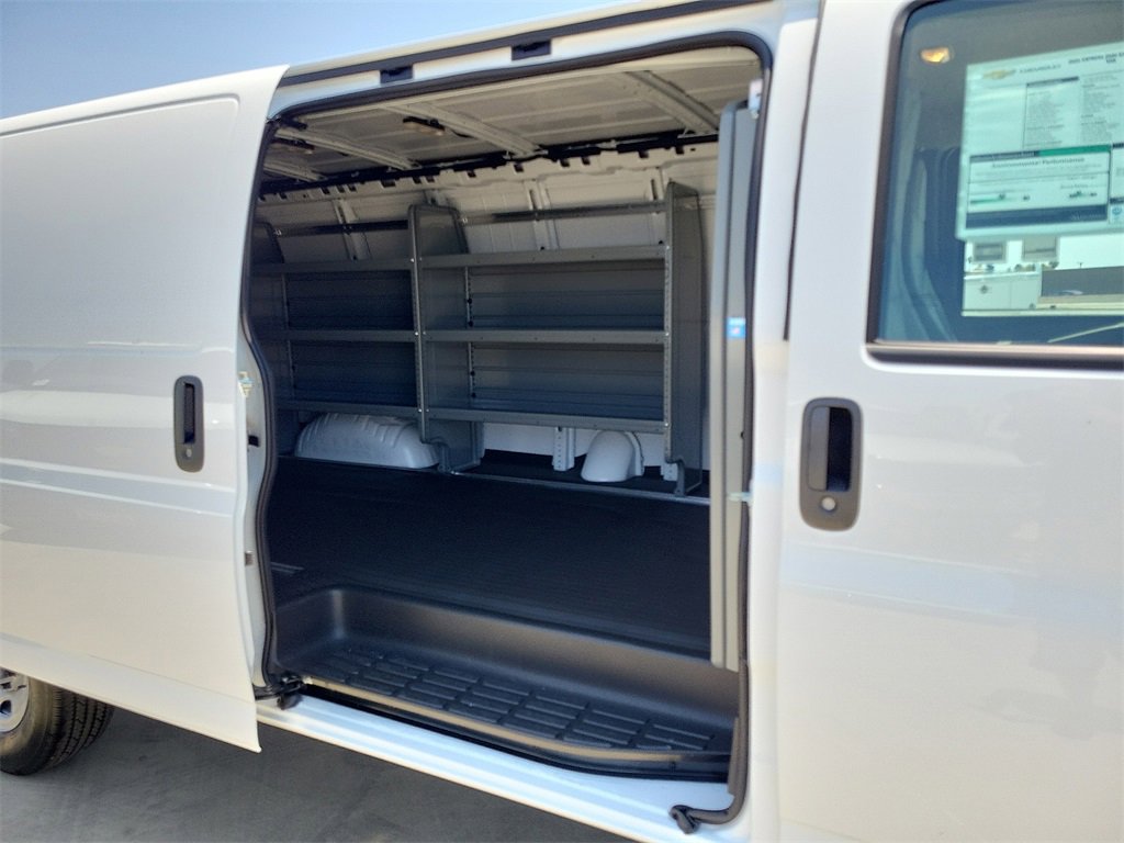 2025 Chevrolet Express Cargo 2500 photo 3