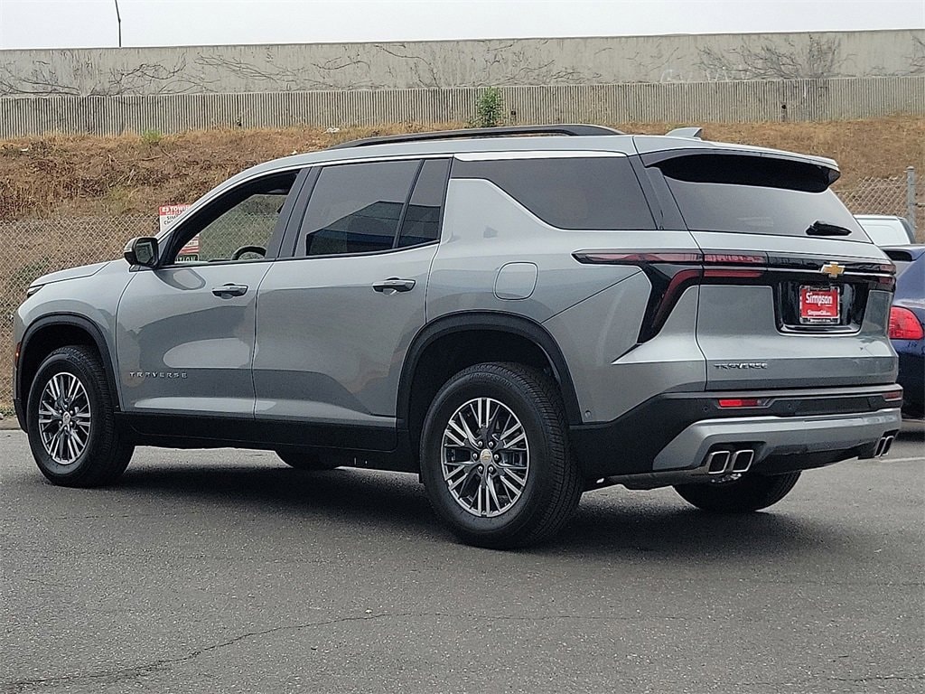 Used 2025 Chevrolet Traverse LT SUV