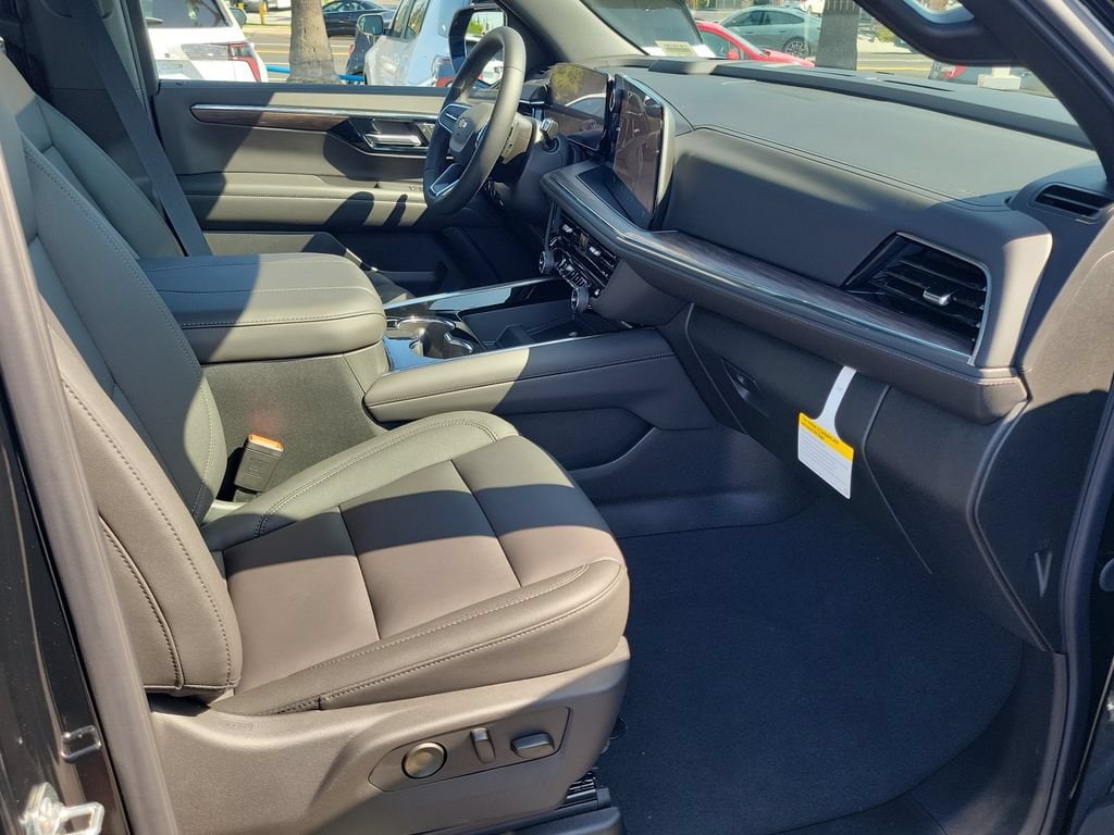 2026 Chevrolet Suburban LT - Photo 19
