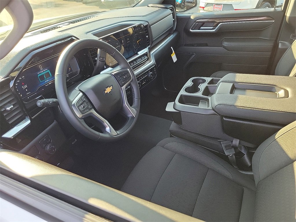 2025 Chevrolet Silverado 1500 LT photo 3