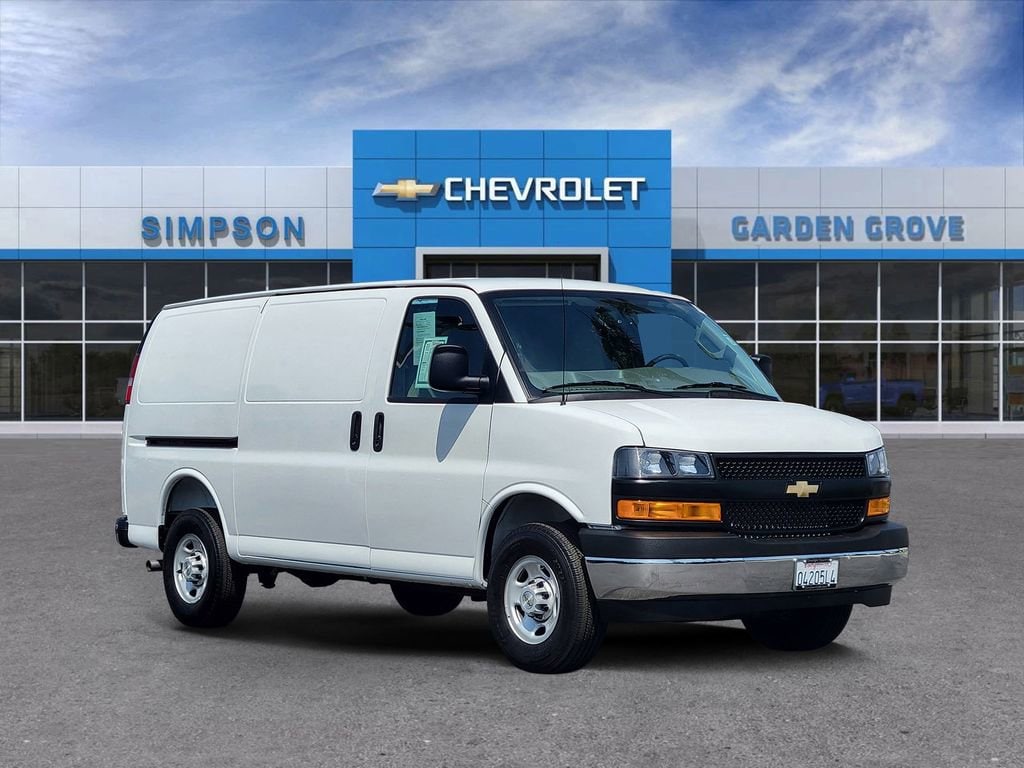 2025 Chevrolet Express 2500 Work Van HD's photo