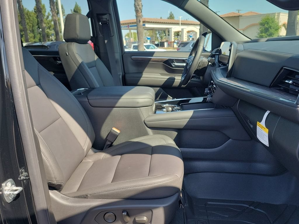 2026 Chevrolet Suburban Z71 - Photo 17