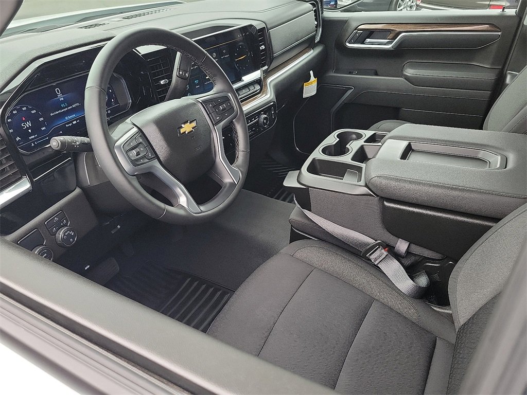 2025 Chevrolet Silverado 1500 LT photo 3