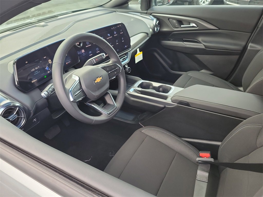 2026 Chevrolet Equinox EV 1LT photo 3
