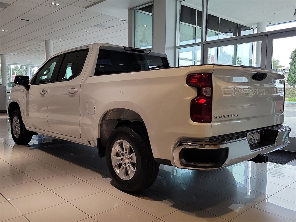 2025 Chevrolet Silverado 1500 LT photo 2