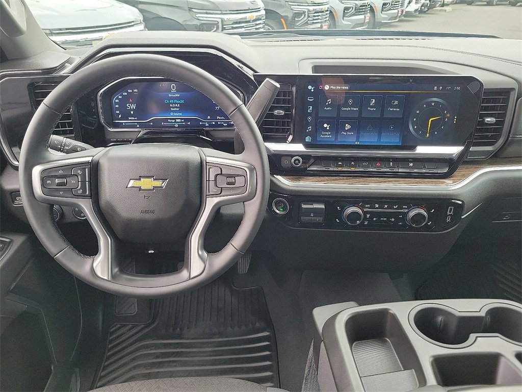 2025 Chevrolet Silverado 1500 LT photo 4
