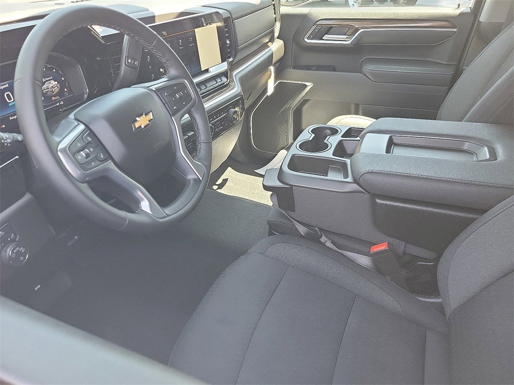 2025 Chevrolet Silverado 1500 LT photo 3
