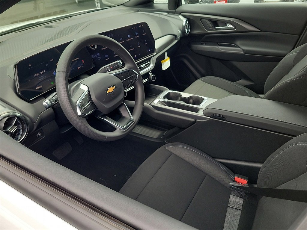 2026 Chevrolet Equinox EV 1LT photo 3