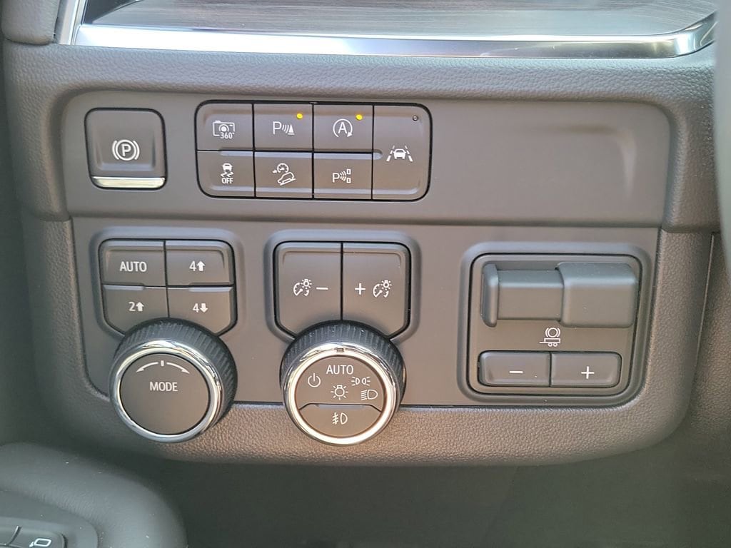 2026 Chevrolet Suburban Z71 - Photo 13