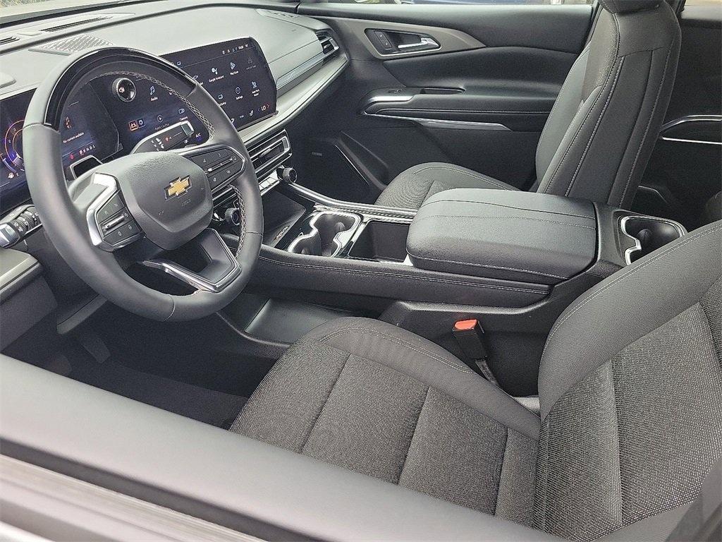 Used 2025 Chevrolet Traverse LT SUV