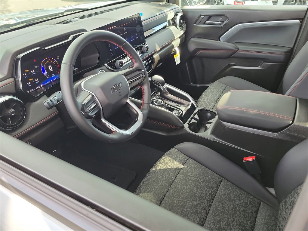 2025 Chevrolet Colorado Z71 photo 3