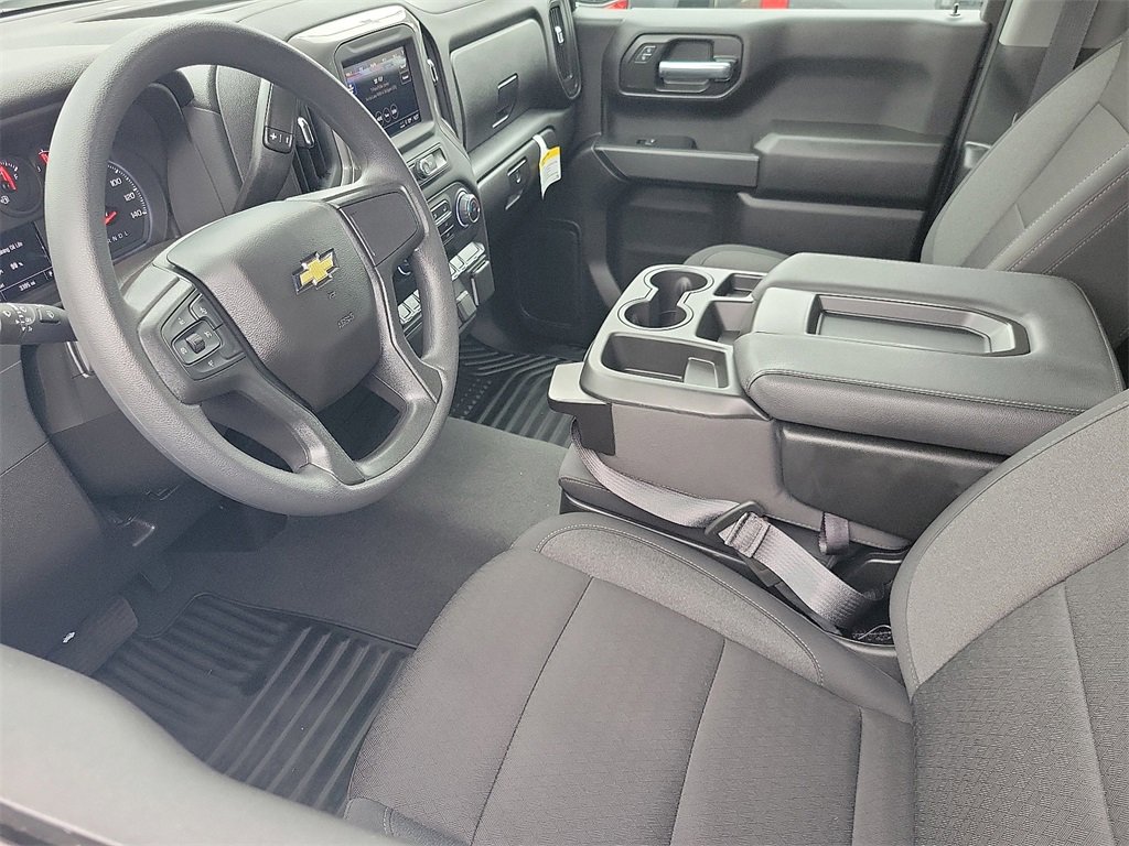 2025 Chevrolet Silverado 1500 Custom photo 3