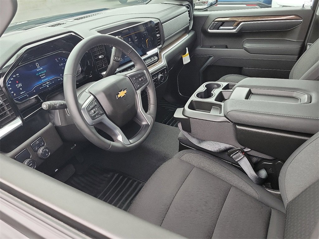2025 Chevrolet Silverado 1500 LT photo 3