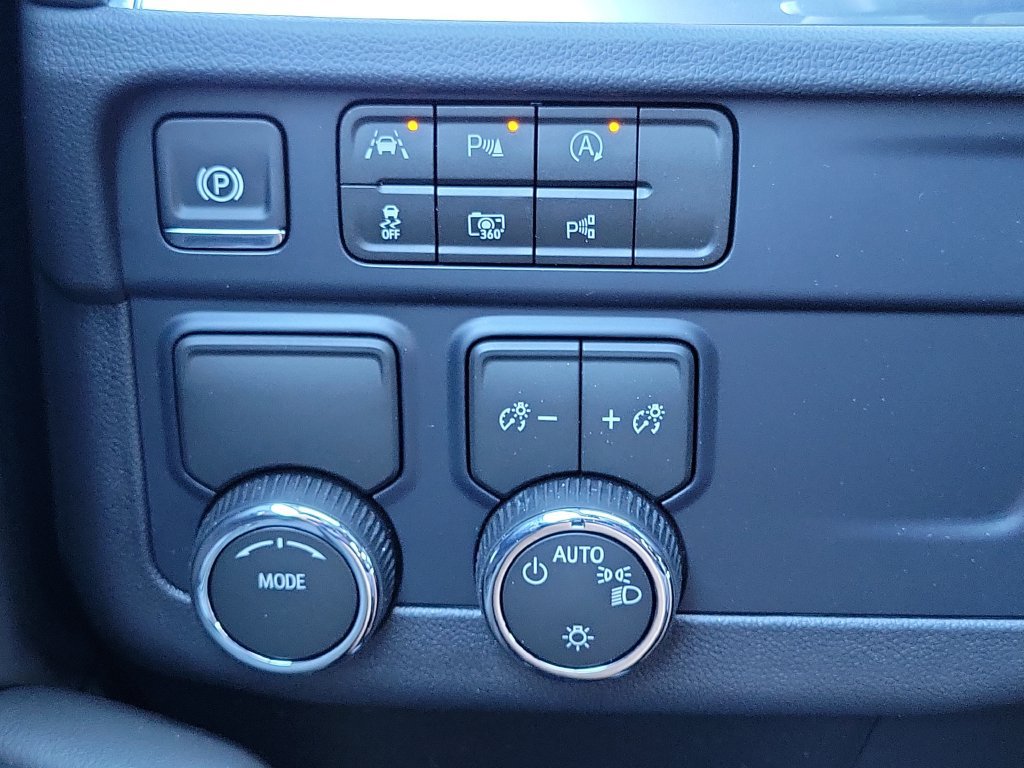 2027 Chevrolet Suburban LS - Photo 12