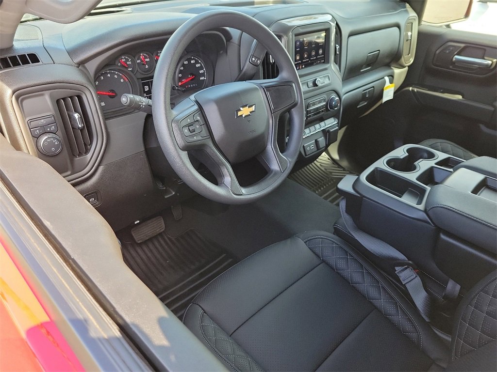 2025 Chevrolet Silverado 1500 Custom photo 3