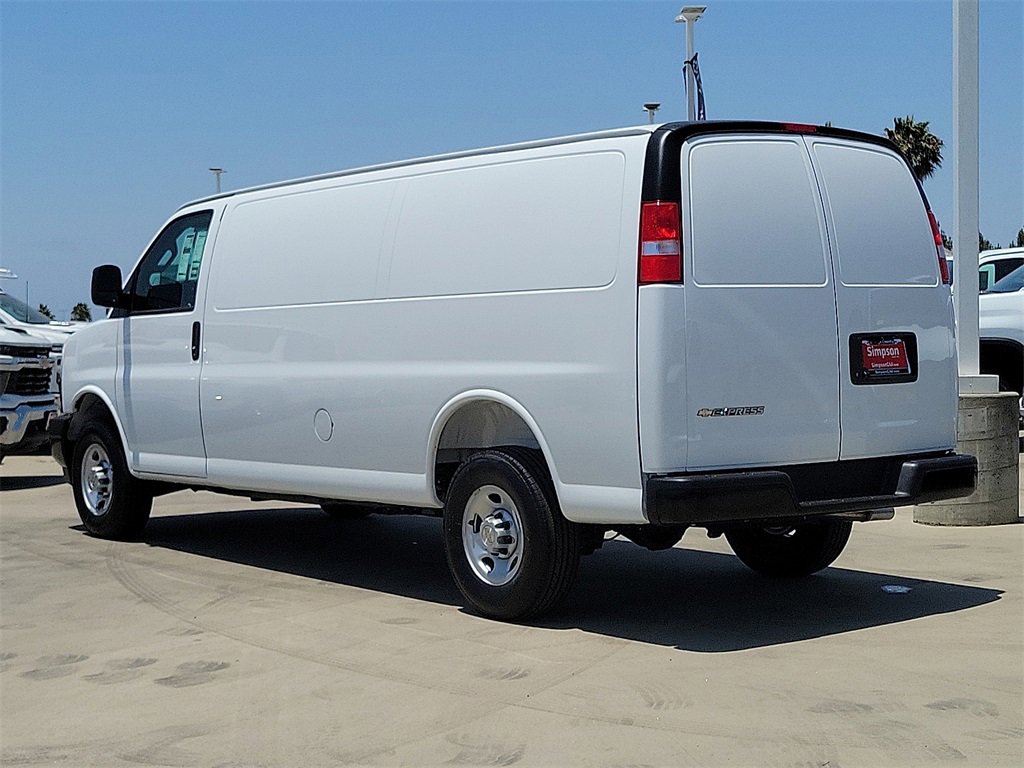 2025 Chevrolet Express Cargo 2500 photo 2