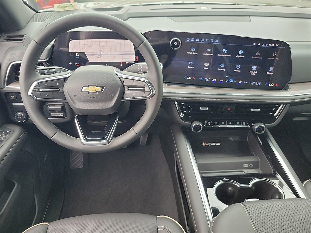 2025 Chevrolet Suburban Premier photo 2