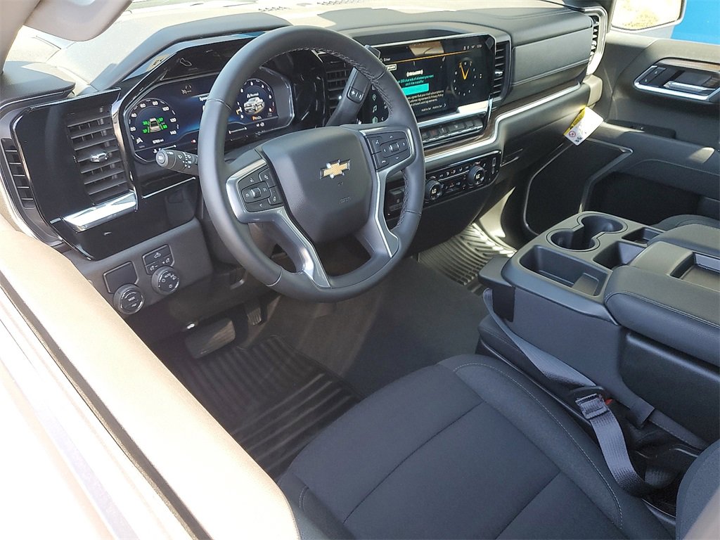 2025 Chevrolet Silverado 1500 LT photo 3