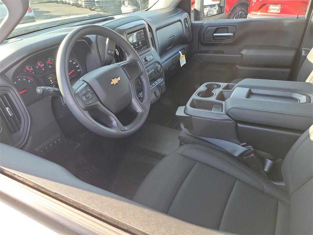 2026 Chevrolet Silverado 2500HD photo 3