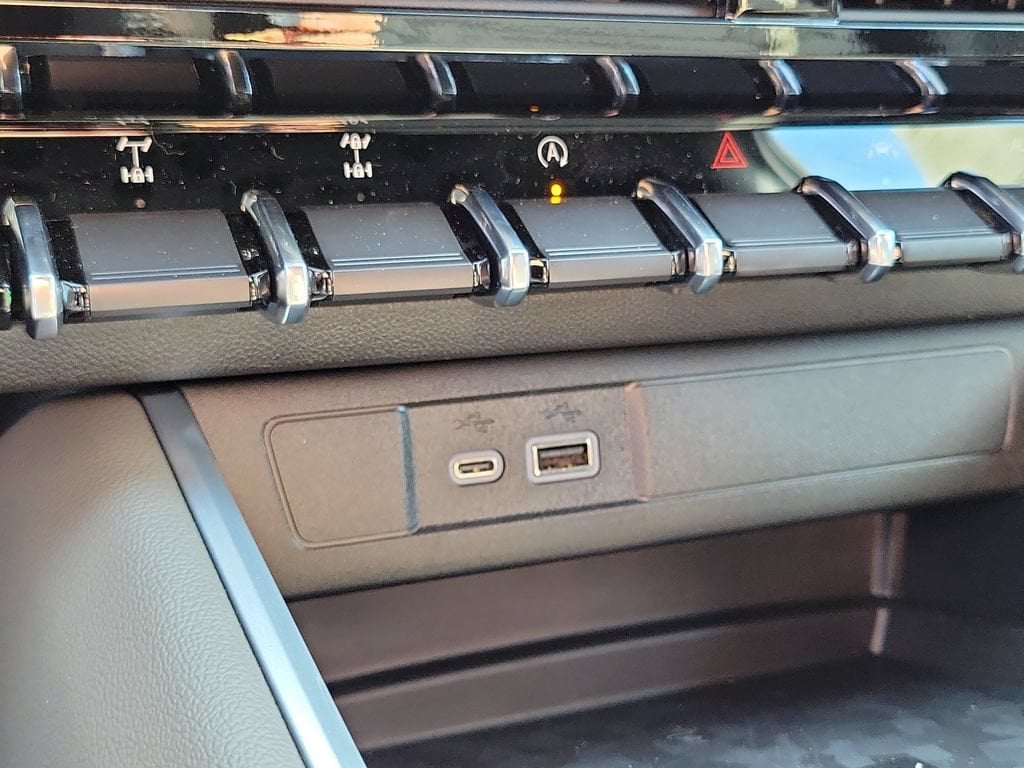 2026 Chevrolet Colorado ZR2 - Photo 10