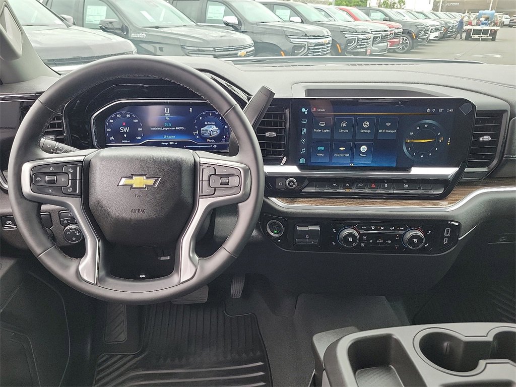 2025 Chevrolet Silverado 1500 LT photo 4