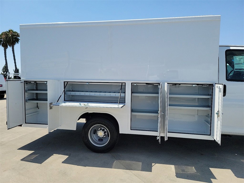 2025 Chevrolet Express Cutaway 3500 photo 4