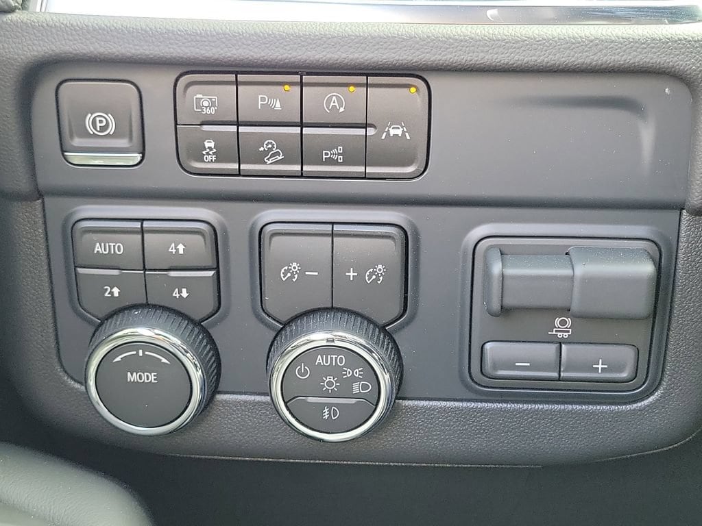 2026 Chevrolet Suburban RST - Photo 13