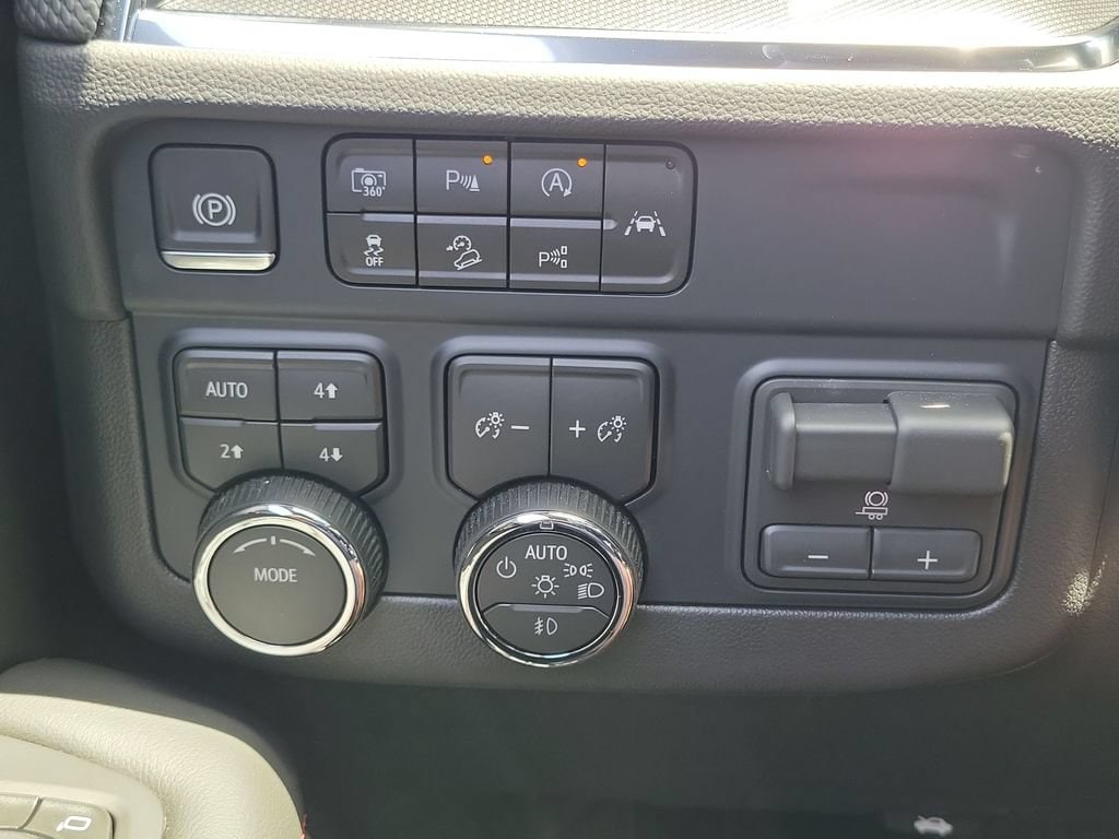 2026 Chevrolet Suburban RST - Photo 18