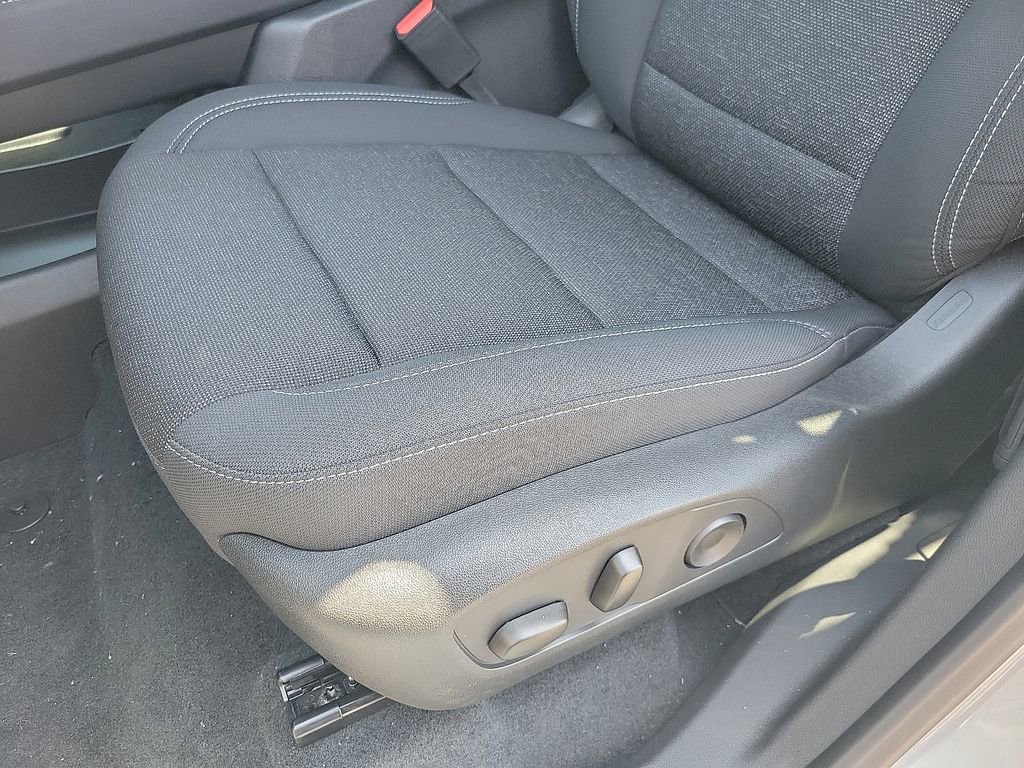 2025 Chevrolet Traverse LT - Photo 14