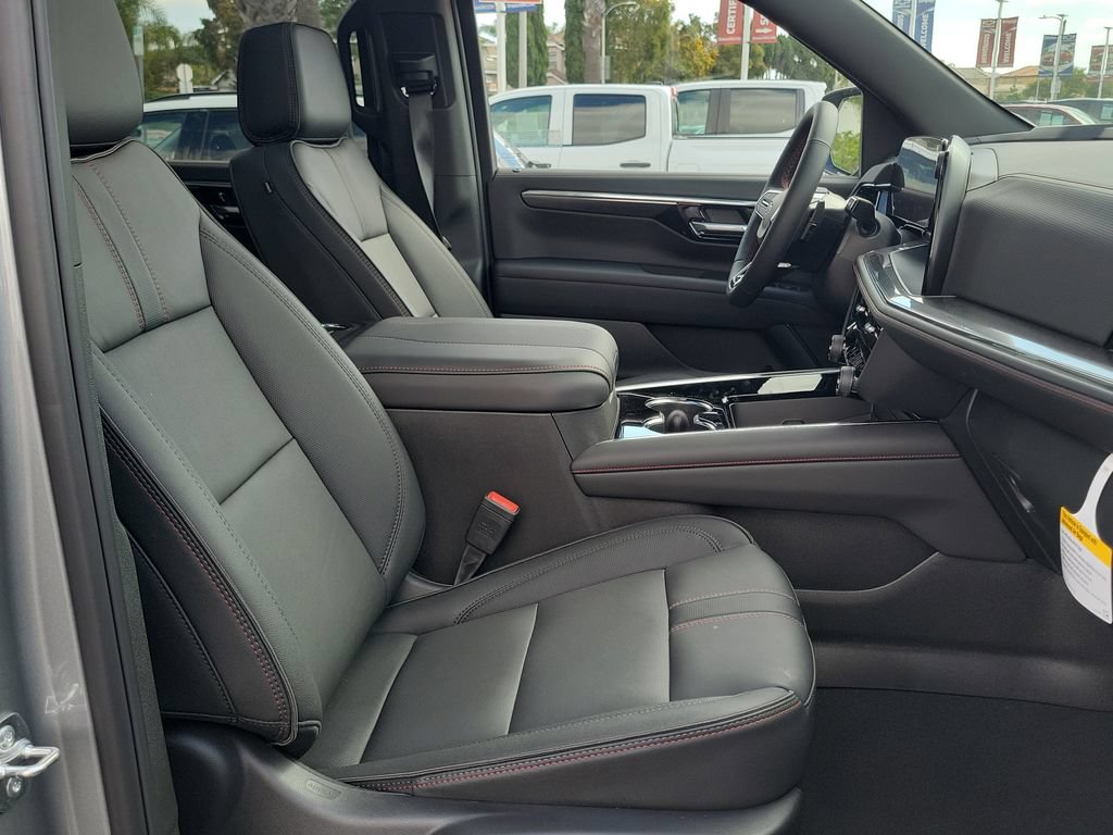2026 Chevrolet Suburban RST - Photo 18
