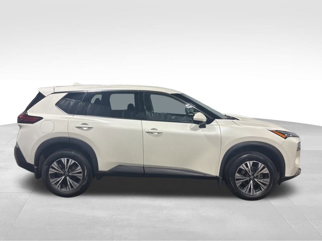 Used 2021 Nissan Rogue SV with VIN 5N1AT3BB4MC825745 for sale in Warren, OH