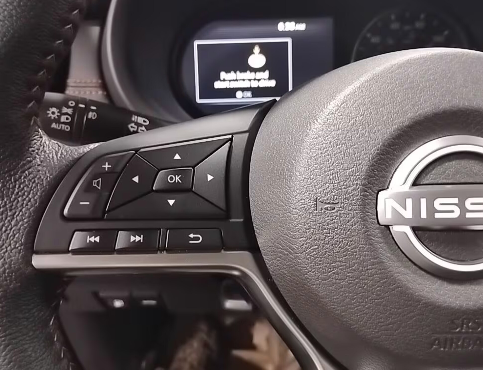 nissan kicks steering wheel