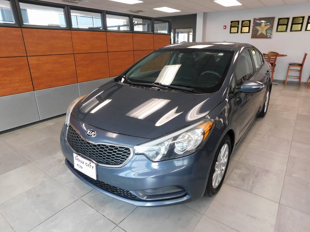 2016 Kia Forte LX photo 2