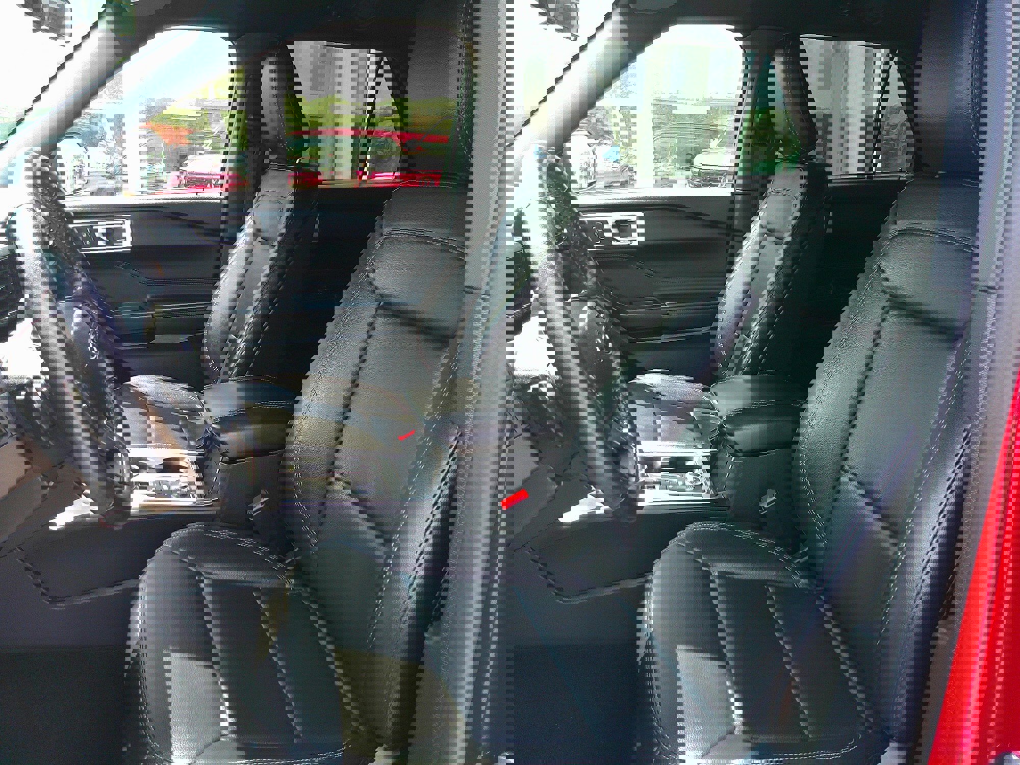 2020 Ford Explorer XLT photo 3