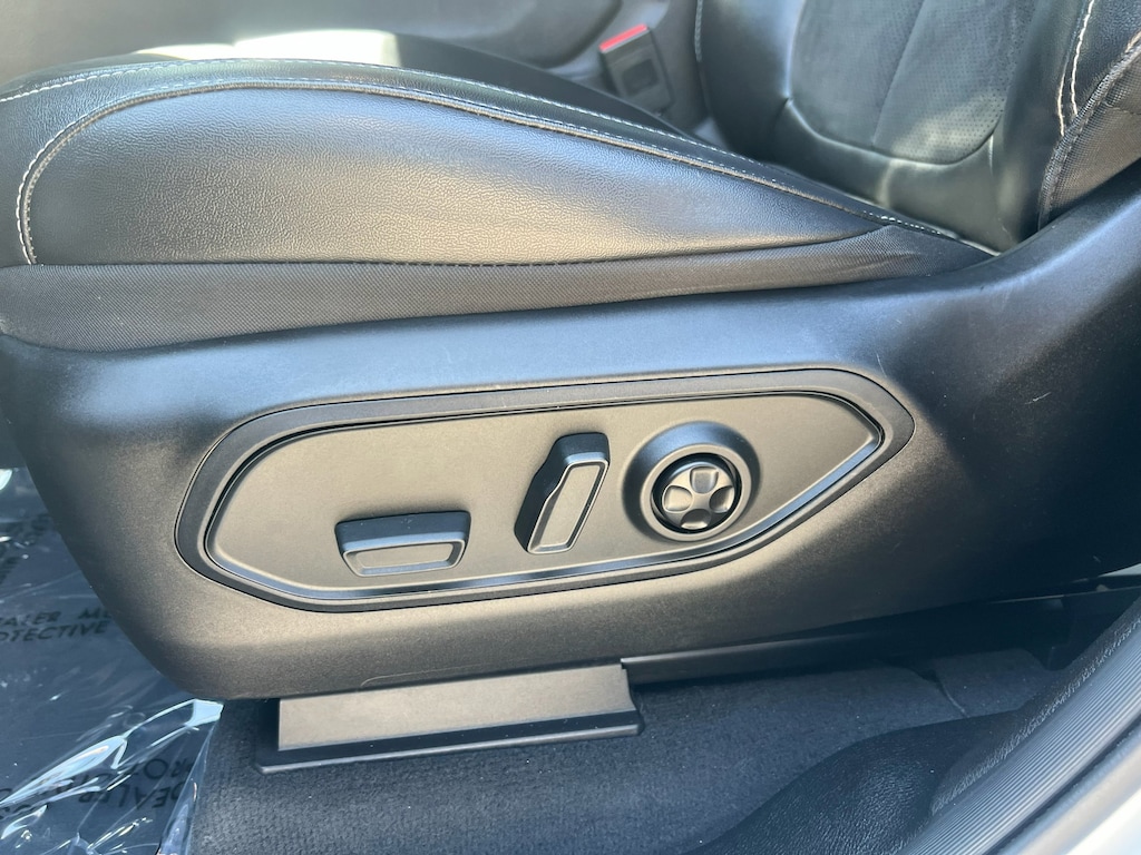 Used 2023 Jeep Grand Cherokee L Laredo SUV