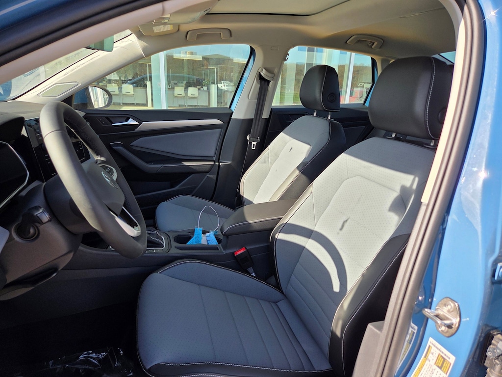 New 2025 Volkswagen Jetta 1.5T SE Sedan