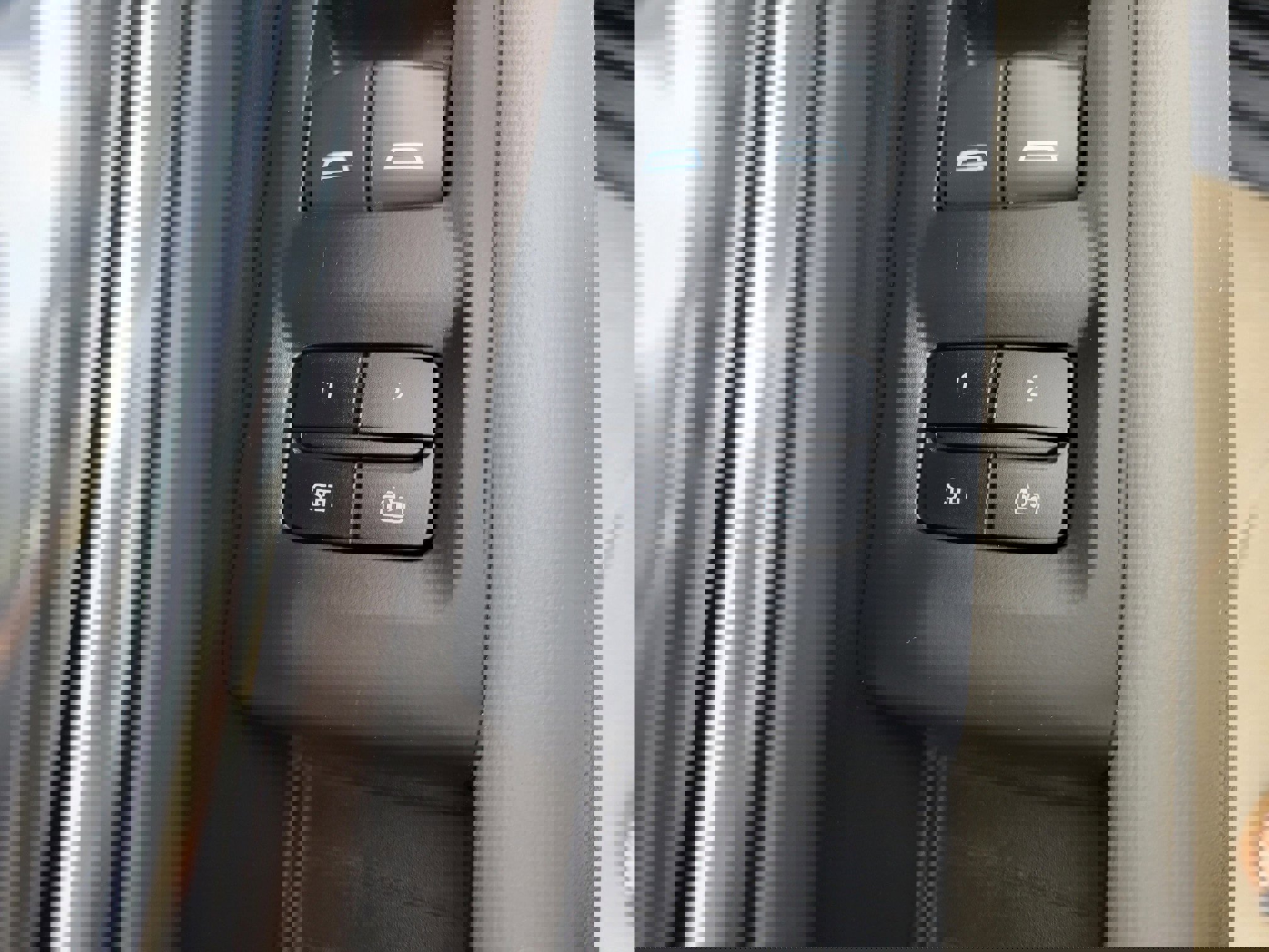 2023 Gmc Yukon SLT photo 3
