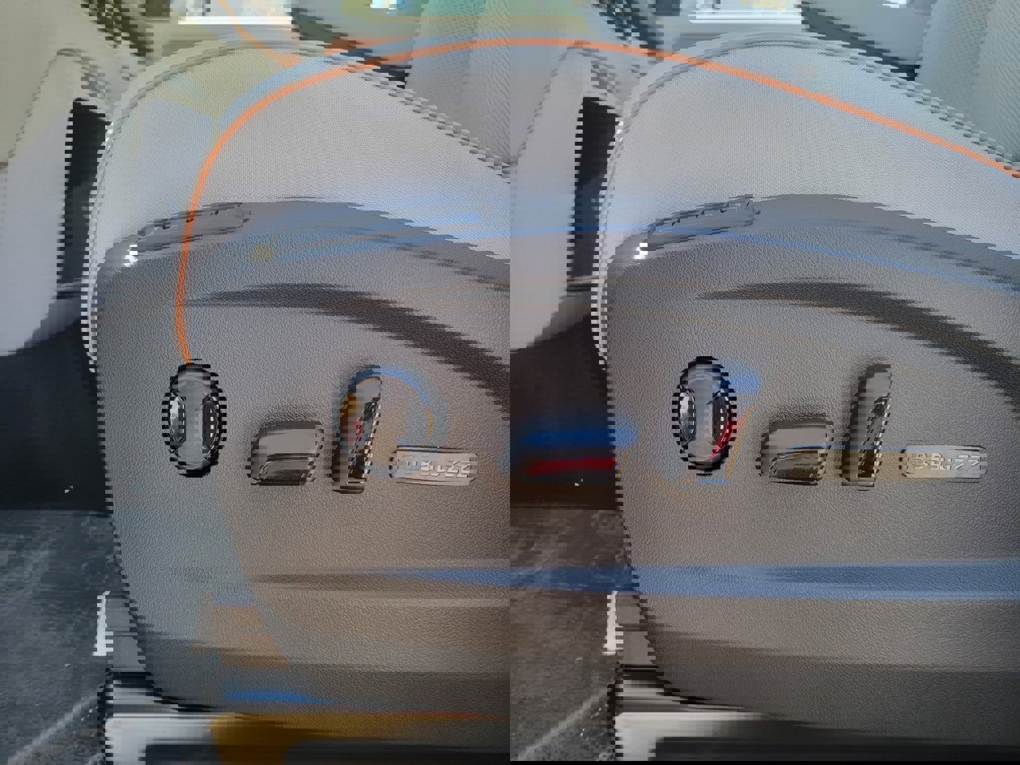 2025 Volkswagen ID. Buzz Pro Plus photo 3