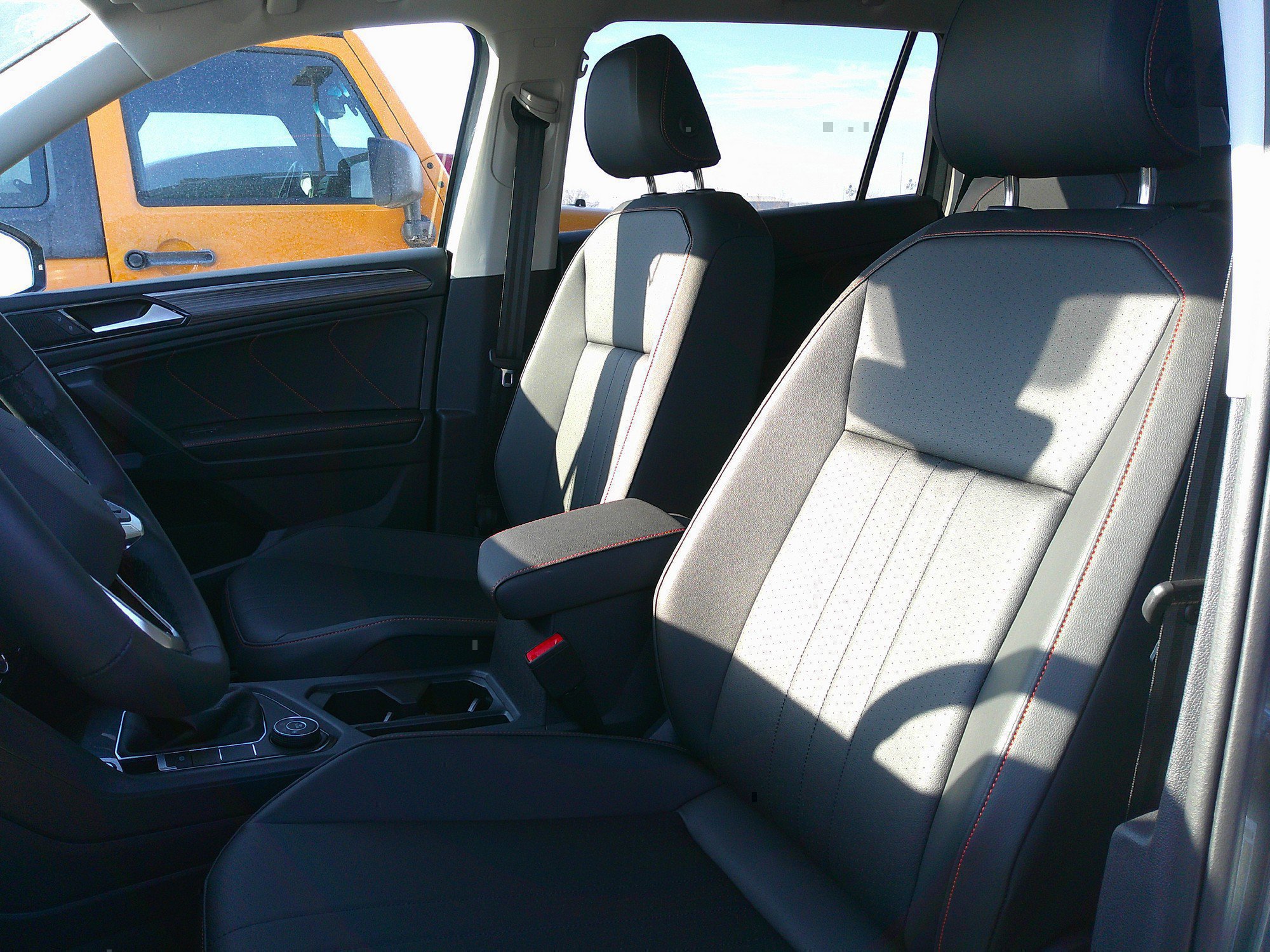 2024 Volkswagen Tiguan Wolfsburg Edition photo 3