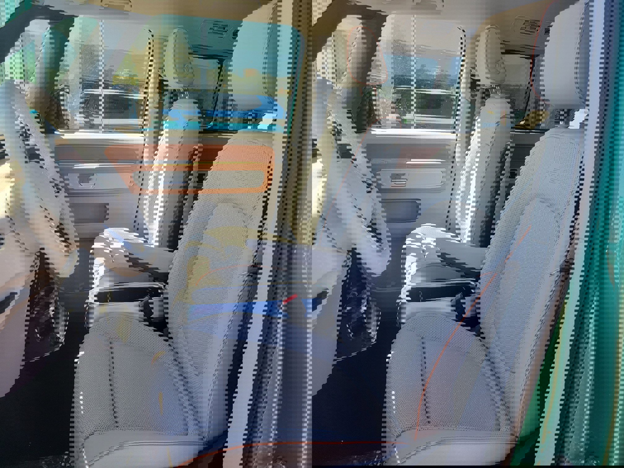 2025 Volkswagen ID. Buzz Pro Plus photo 2