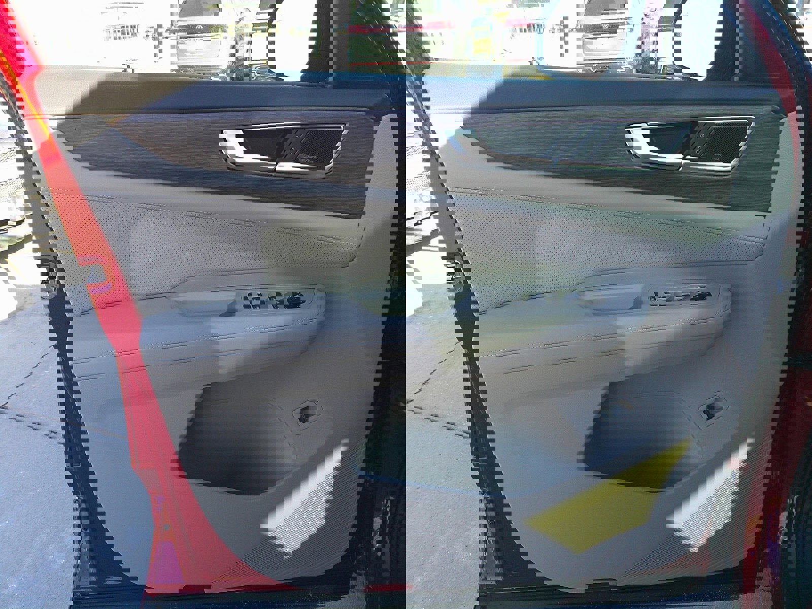 2025 Volkswagen Atlas SEL Premium R-Line photo 2